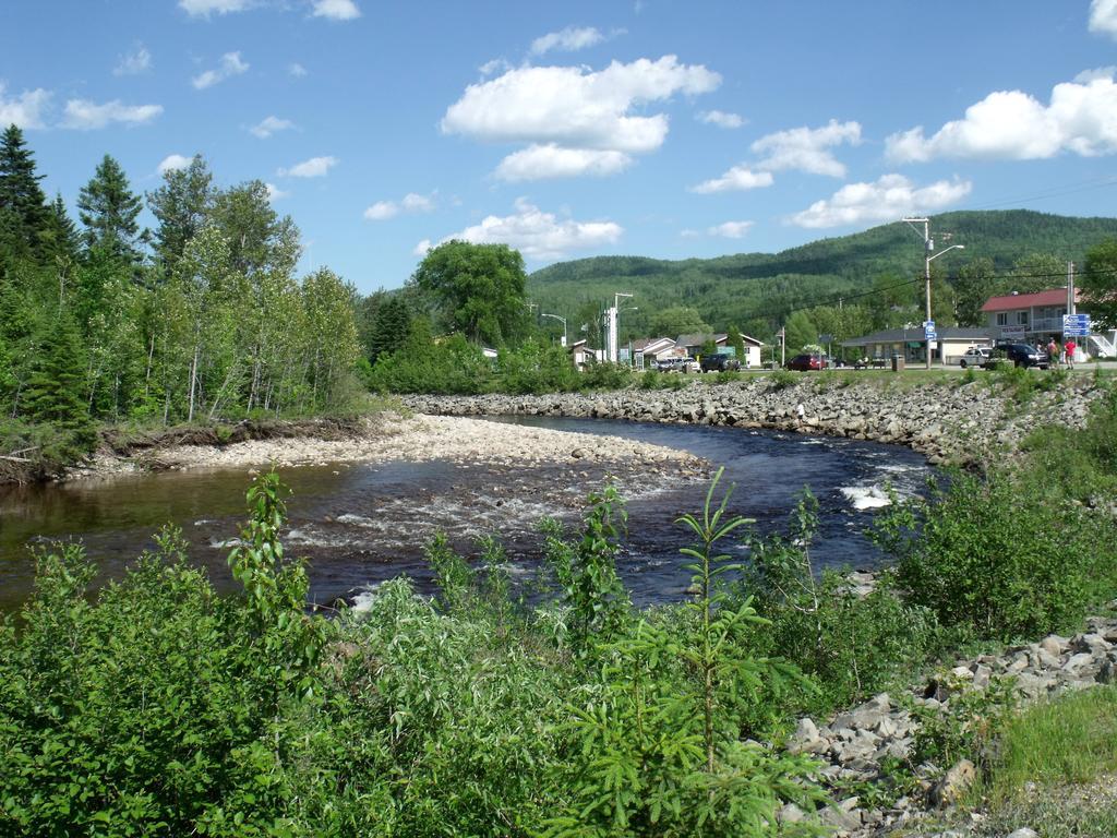 Camping Le 4 Chemins LʼAnse-Saint-Jean Habitación foto